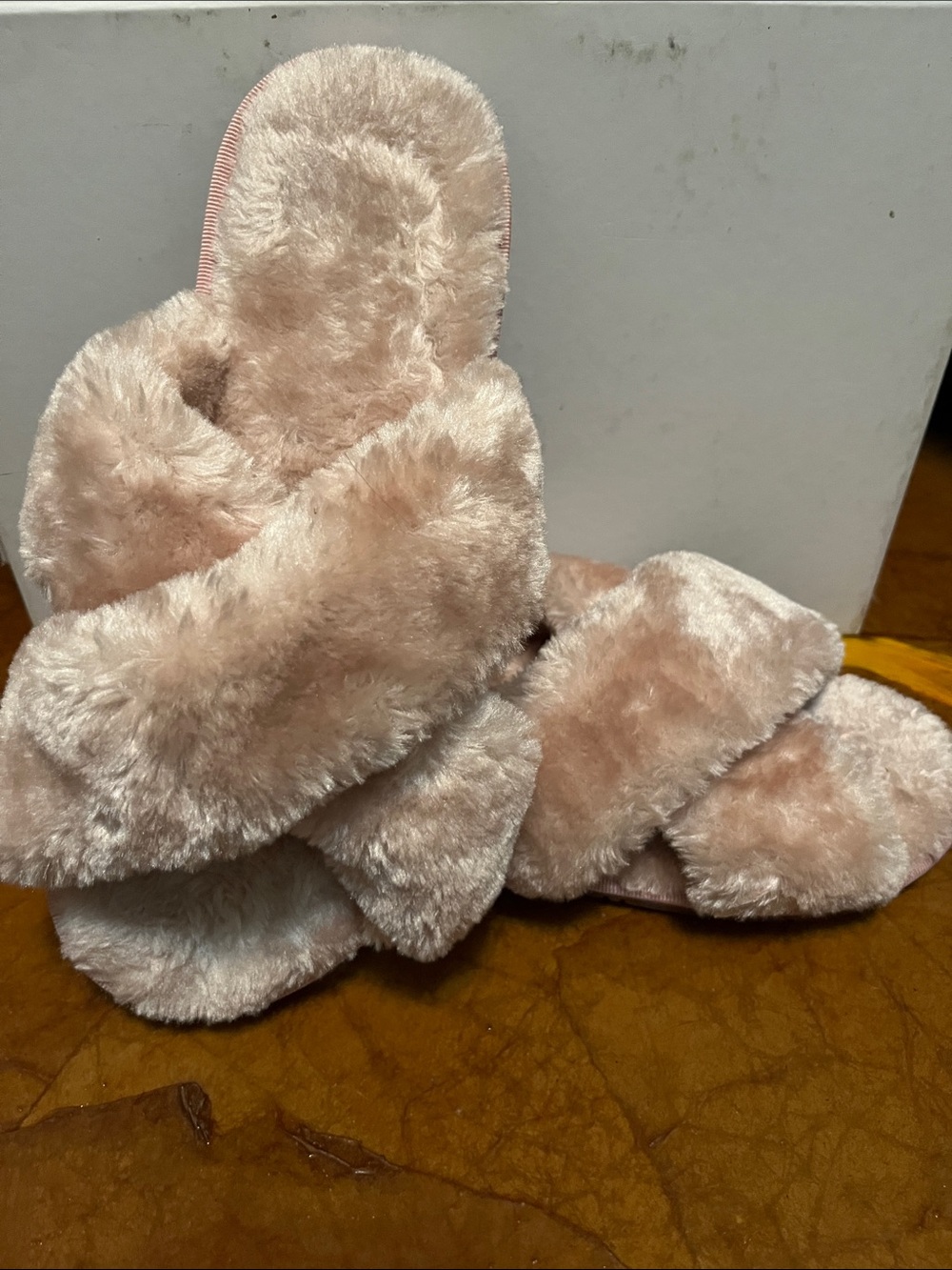 UGG Women's Plush Crisscross Slippers - Light Pink Sz eu 42 Womens